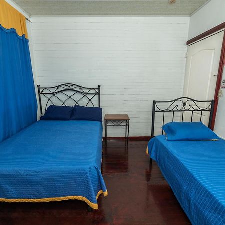 Hostal Amador Familiar Panama Stadt Zimmer foto