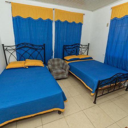 Hostal Amador Familiar Panama Stadt Zimmer foto