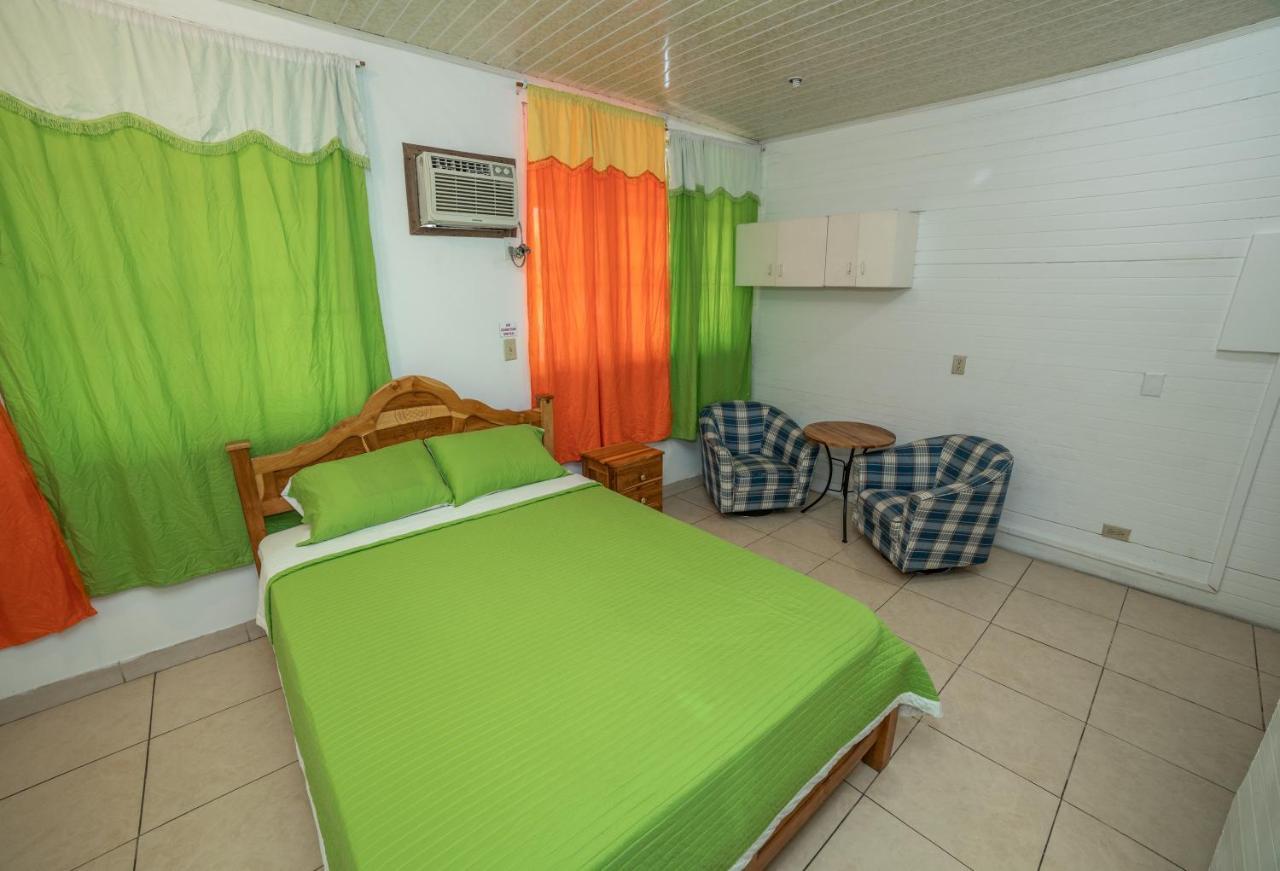 Hostal Amador Familiar Panama Stadt Exterior foto