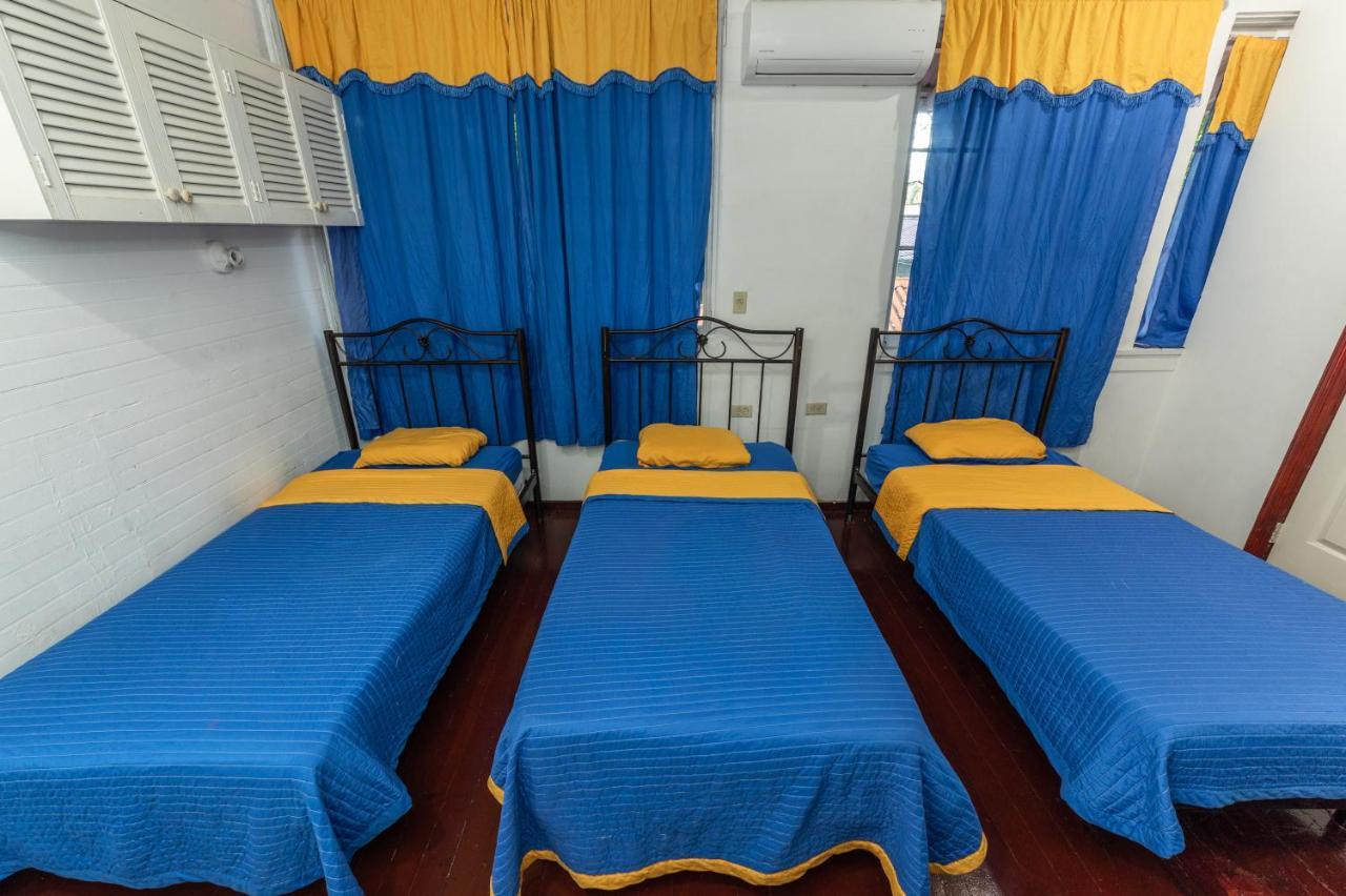 Hostal Amador Familiar Panama Stadt Zimmer foto
