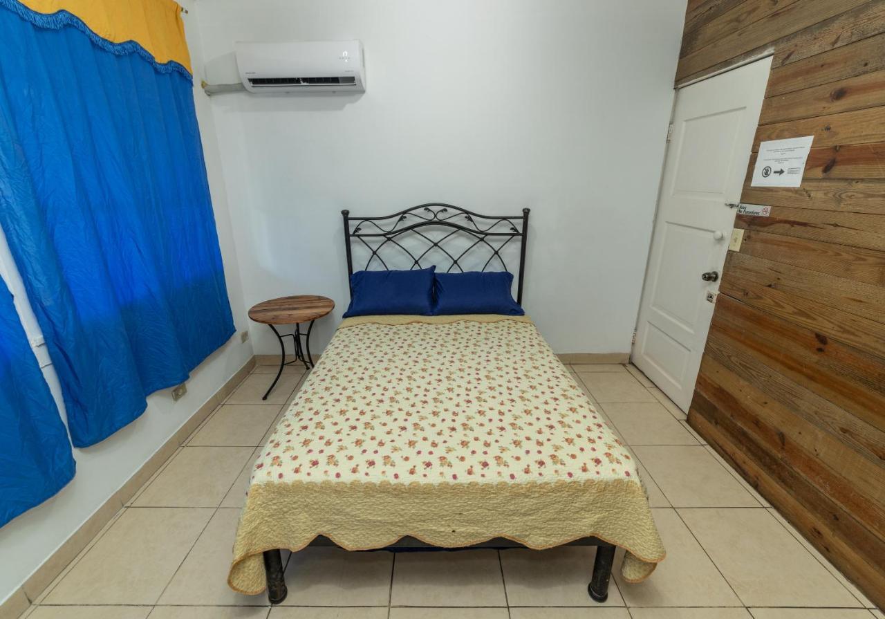 Hostal Amador Familiar Panama Stadt Exterior foto